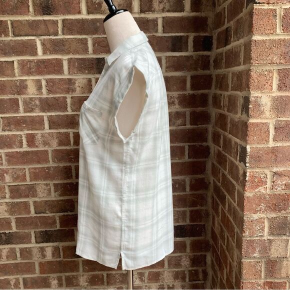 UNTUCKit Top 12 Plaid White Holiday Gift Stocking Stuffer Gifts for Her - Picture 4 of 9